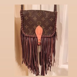 💯AUTHENTIC* Louis Vuitton Canvas Crossbody